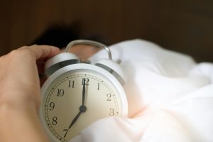 clock between white sheets