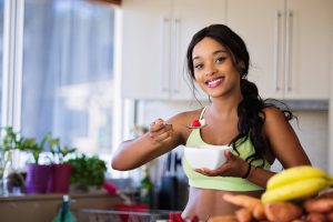 woman practicing mindful eating